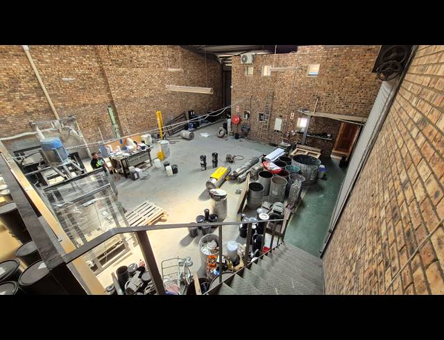 1,800M² FACTORY FOR SALE IN ANDERBOLT